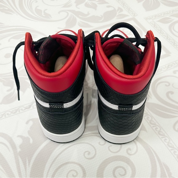 Verified Jordan 1 Retro High Chicago size 5W only 🅿️🅿️ - Picture 6 of 16